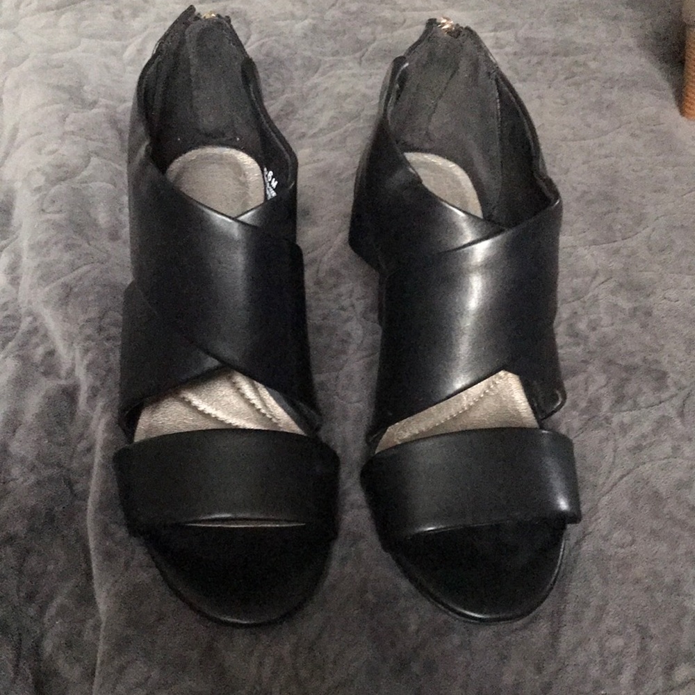 Black size 6 heels